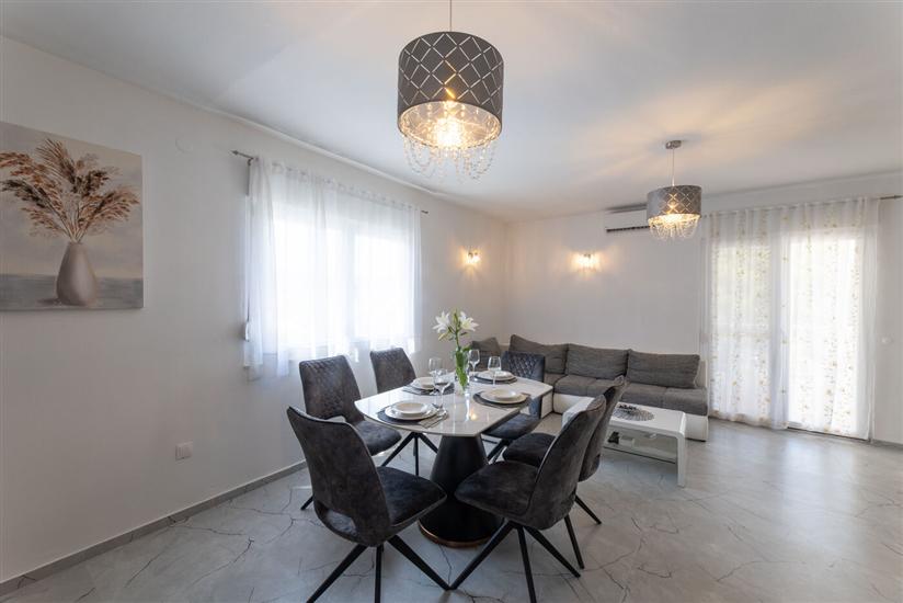 Apartment A1, for 5 persons
