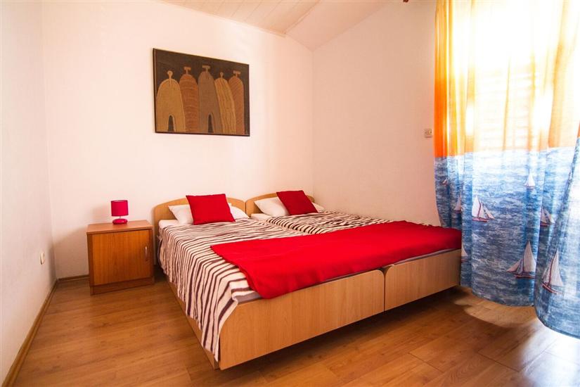 Apartment A1, for 5 persons
