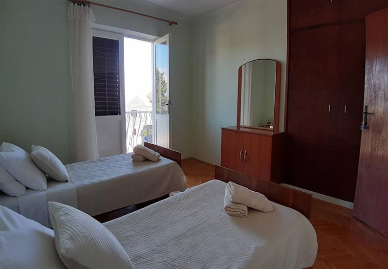 Apartment A1, for 5 persons