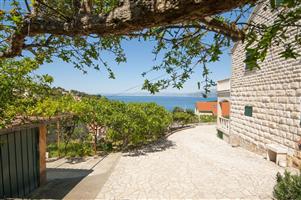 Apartment - Splitska - island Brac