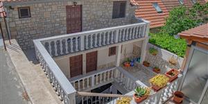 Apartment - Stomorska - island Solta
