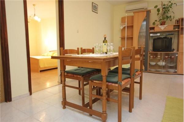 Apartment A1, for 5 persons