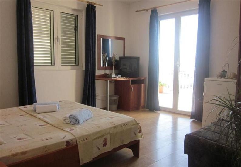 Room S3, for 2 persons