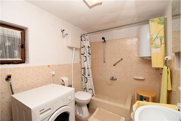 Apartment A1, for 5 persons