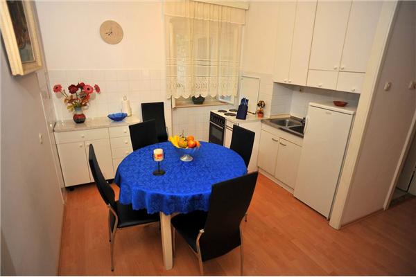 Apartment A2, for 6 persons