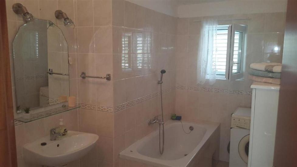 Apartment A2, for 3 persons