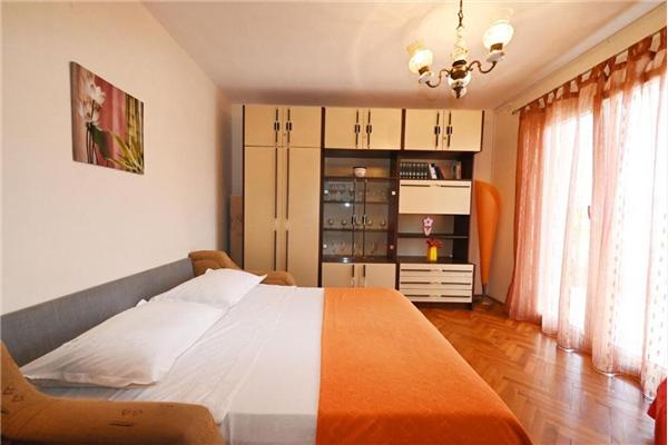 Apartment A2, for 7 persons