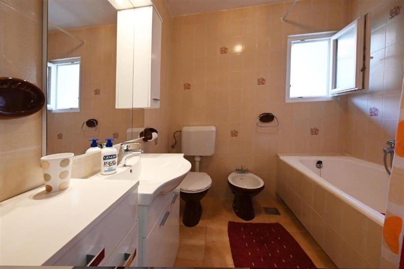 Apartment A2, for 7 persons