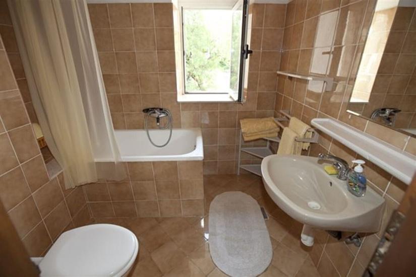 Apartment A1, for 5 persons