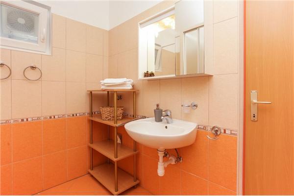 House K1, for 8 persons