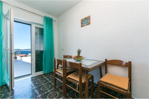 Apartment A1, for 5 persons