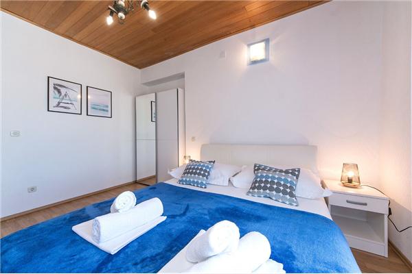 Apartment A1, for 5 persons