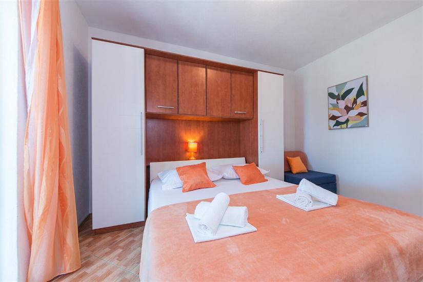 Apartment A1, for 5 persons