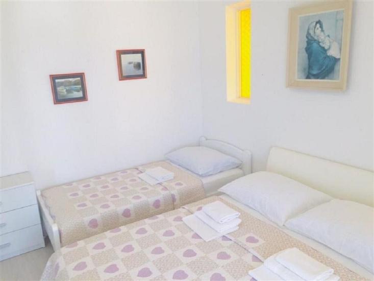 Apartment A2, for 6 persons