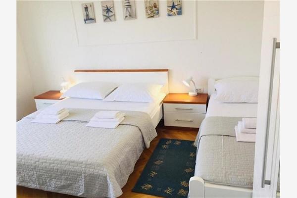 Apartment A2, for 6 persons