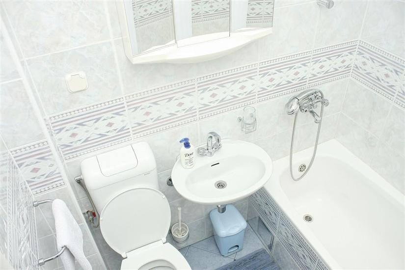 Room S5, for 3 persons