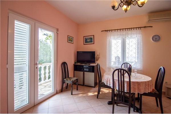 Apartment A1, for 6 persons