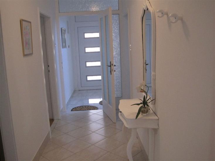 Apartment A1, for 5 persons