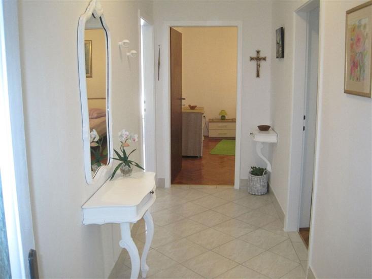 Apartment A1, for 5 persons