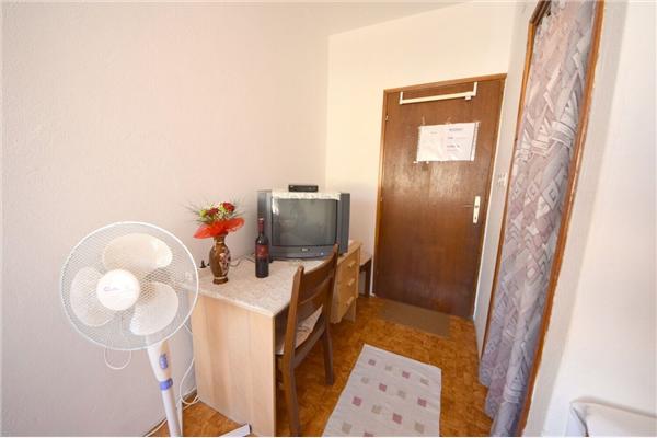 Room S1, for 2 persons