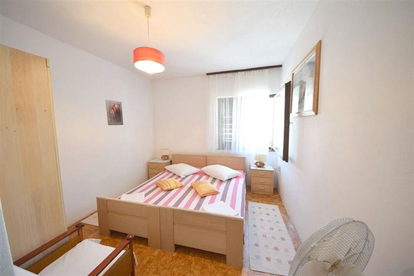 Room S1, for 2 persons