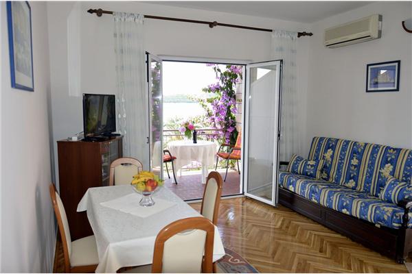 Apartment A4, for 3 persons