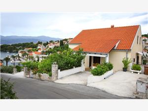 Apartment Middle Dalmatian islands,BookNedaFrom 69 €