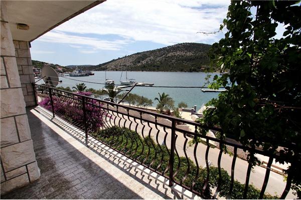 Apartment A2, for 6 persons