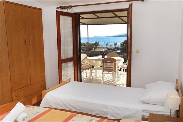 Apartment A1, for 5 persons