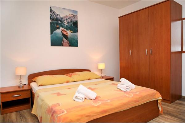 Apartment A2, for 8 persons