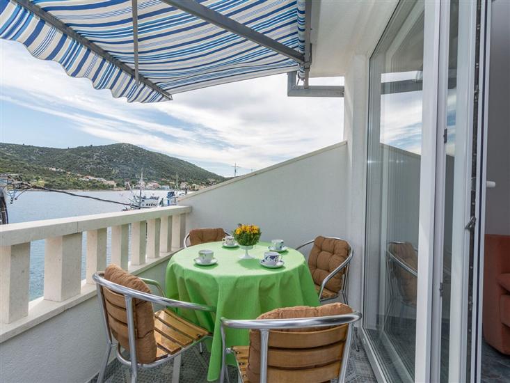 Apartment A4, for 3 persons