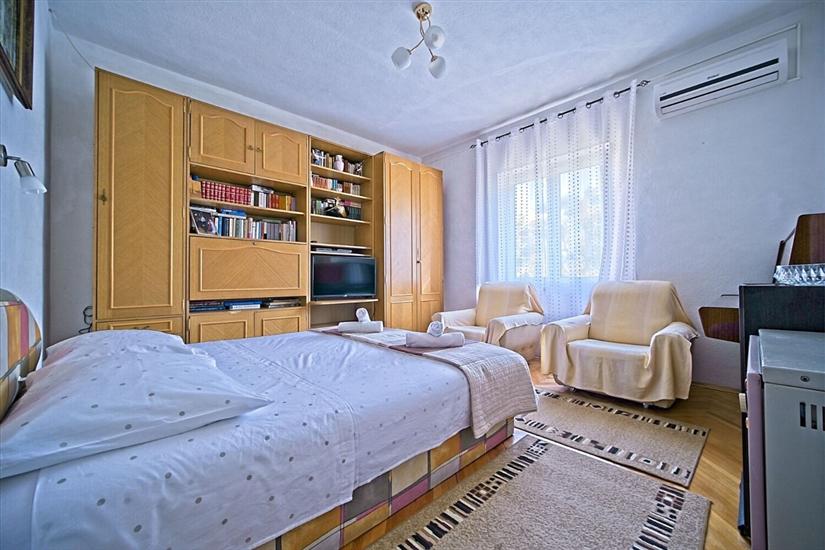 Apartment A1, for 5 persons