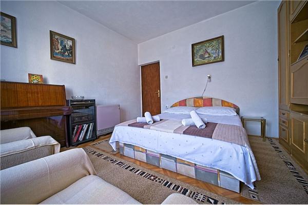 Apartment A1, for 5 persons