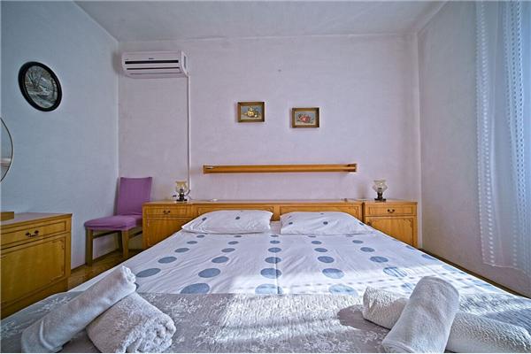 Apartment A1, for 5 persons