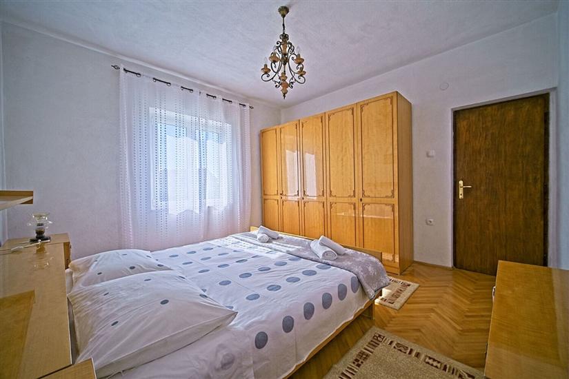 Apartment A1, for 5 persons
