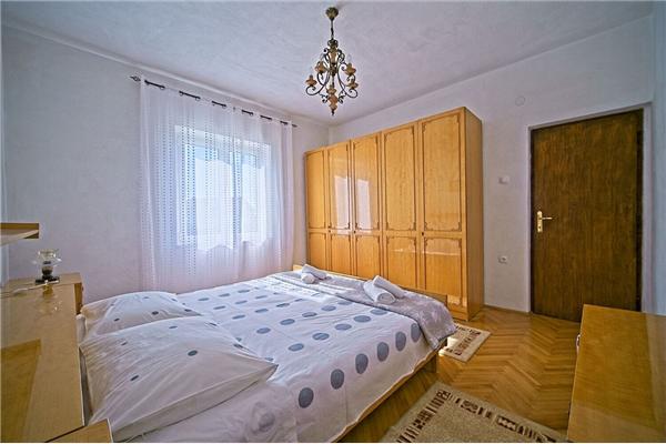 Apartment A1, for 5 persons