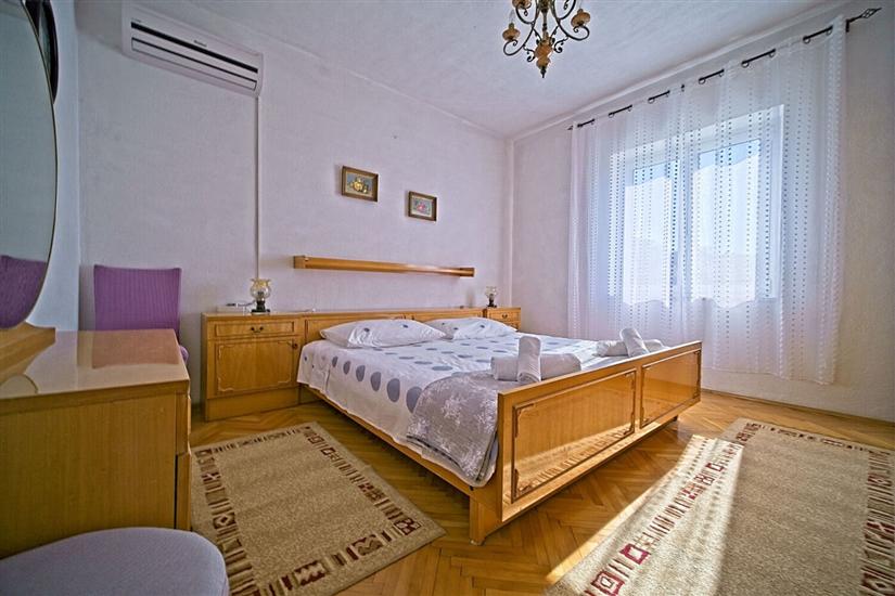 Apartment A1, for 5 persons
