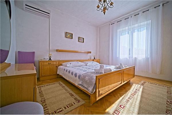 Apartment A1, for 5 persons