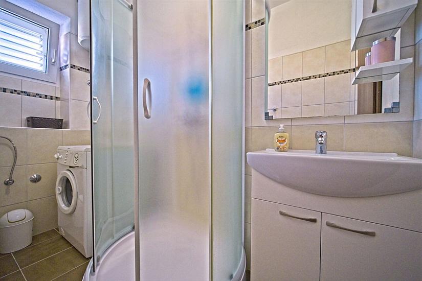 Apartment A1, for 5 persons