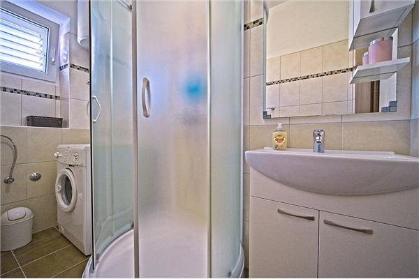 Apartment A1, for 5 persons