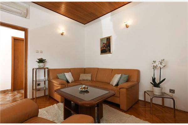 Apartment A1, for 5 persons