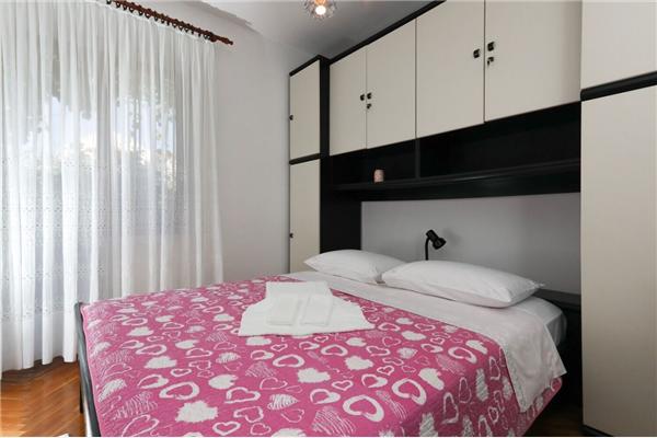 Apartment A1, for 5 persons
