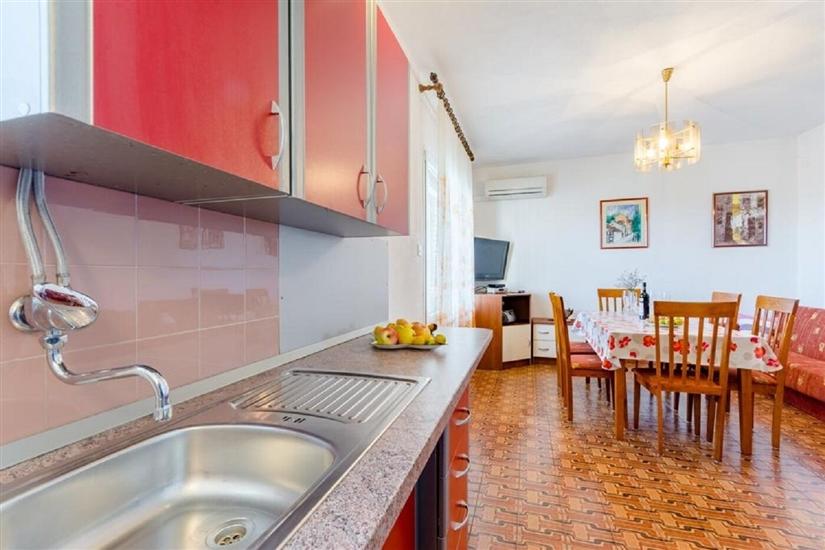 Apartment A2, for 6 persons