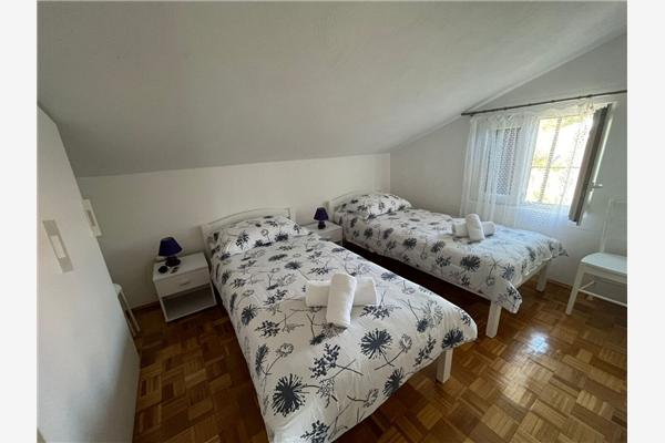 Apartment A1, for 5 persons