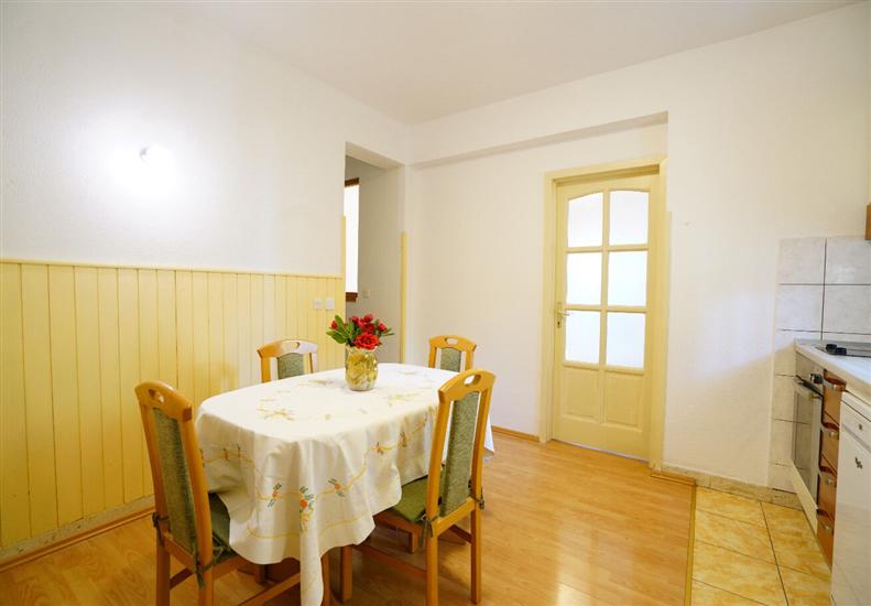 Apartment A1, for 5 persons