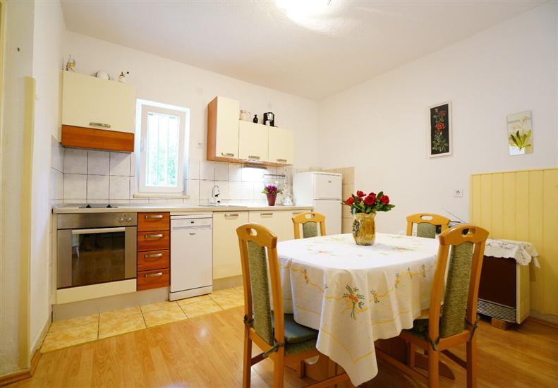 Apartment A1, for 5 persons