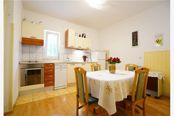 Apartment A1, for 5 persons