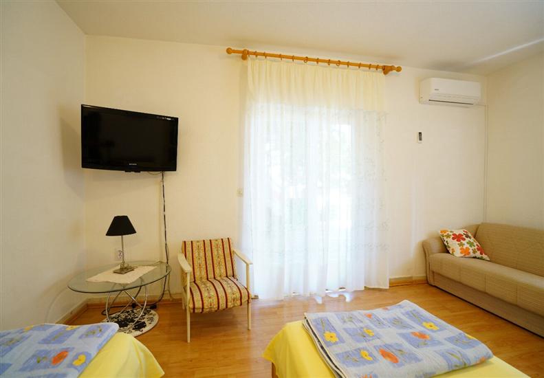Apartment A1, for 5 persons