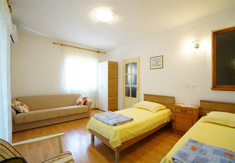 Apartment A1, for 5 persons