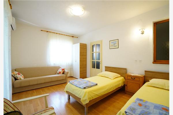 Apartment A1, for 5 persons